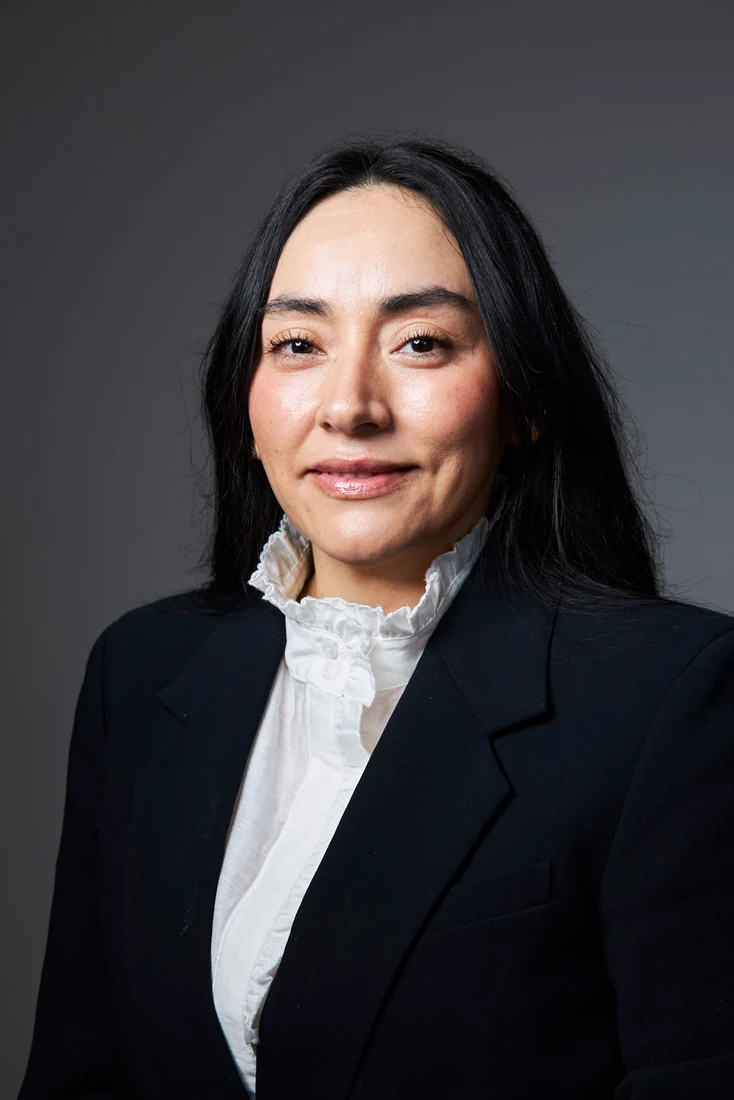 Studio profile portrait of Lili — photograph 5335