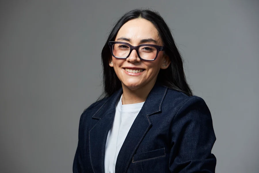 Studio profile portrait of Lili — photograph 5422