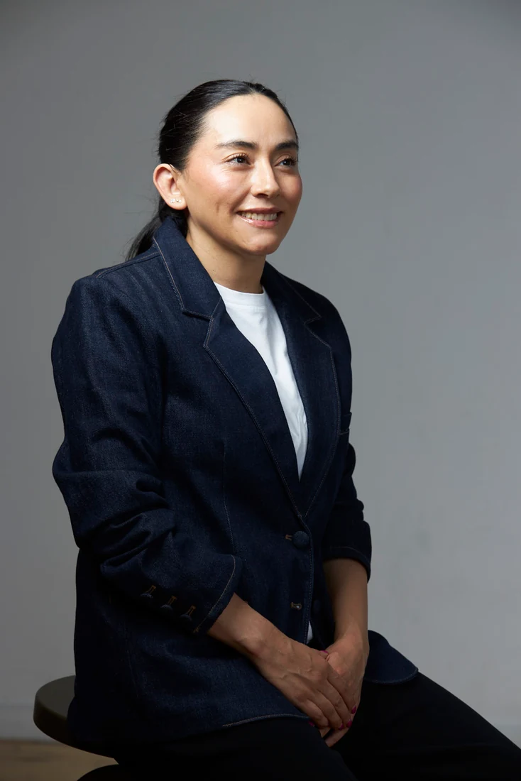 Studio profile portrait of Lili — photograph 5455