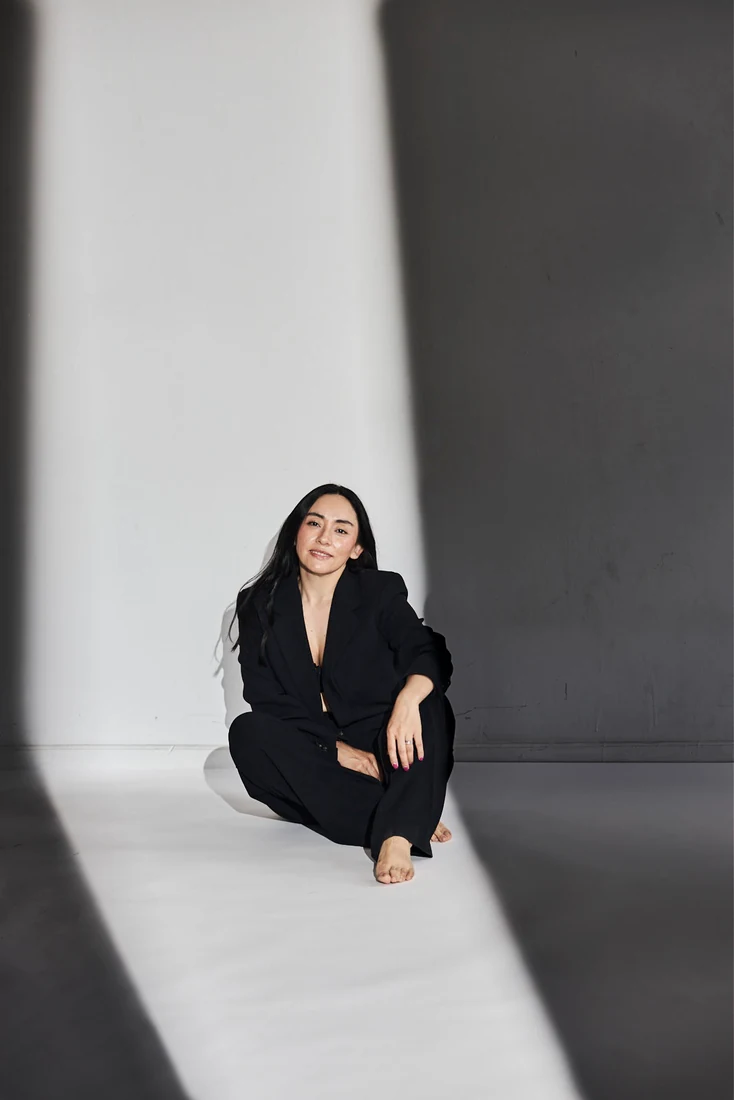 Lili in a black suit, in the studio — photograph 5482