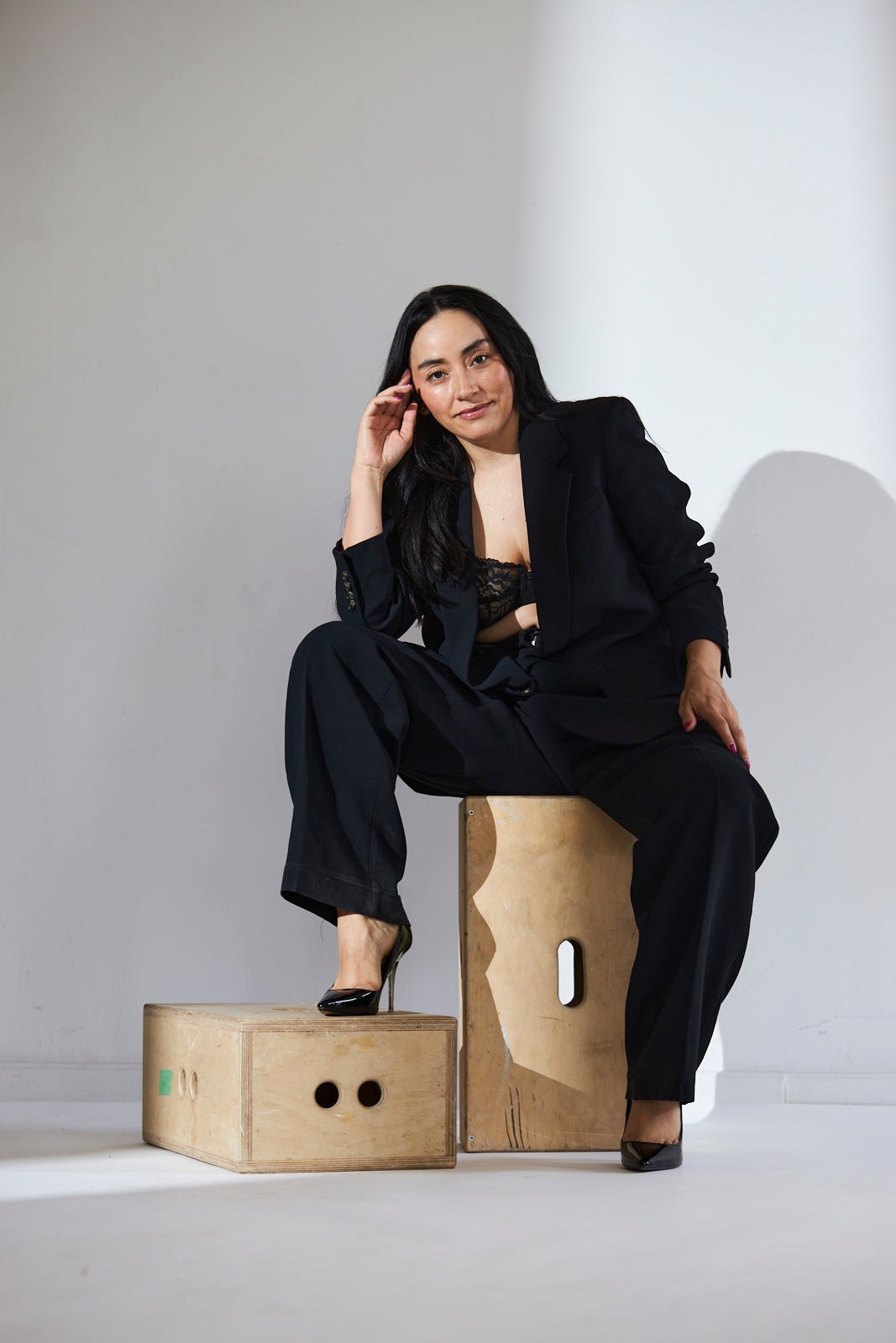 Lili in a black suit, in the studio — photograph 5541