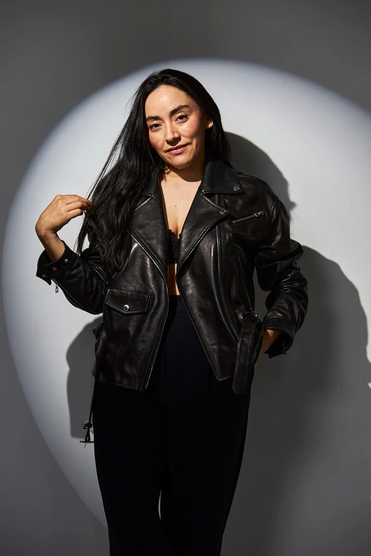 Lili in the spotlight — photograph 5718
