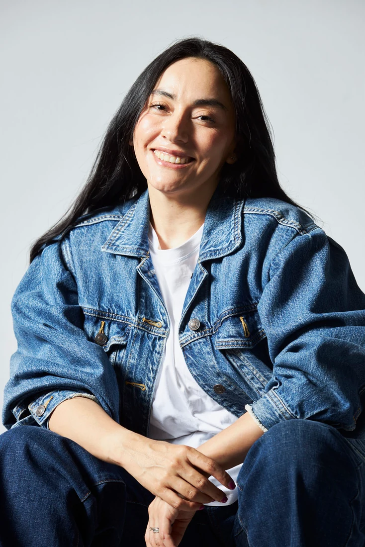 Lili in denim, in the studio — photograph 5897
