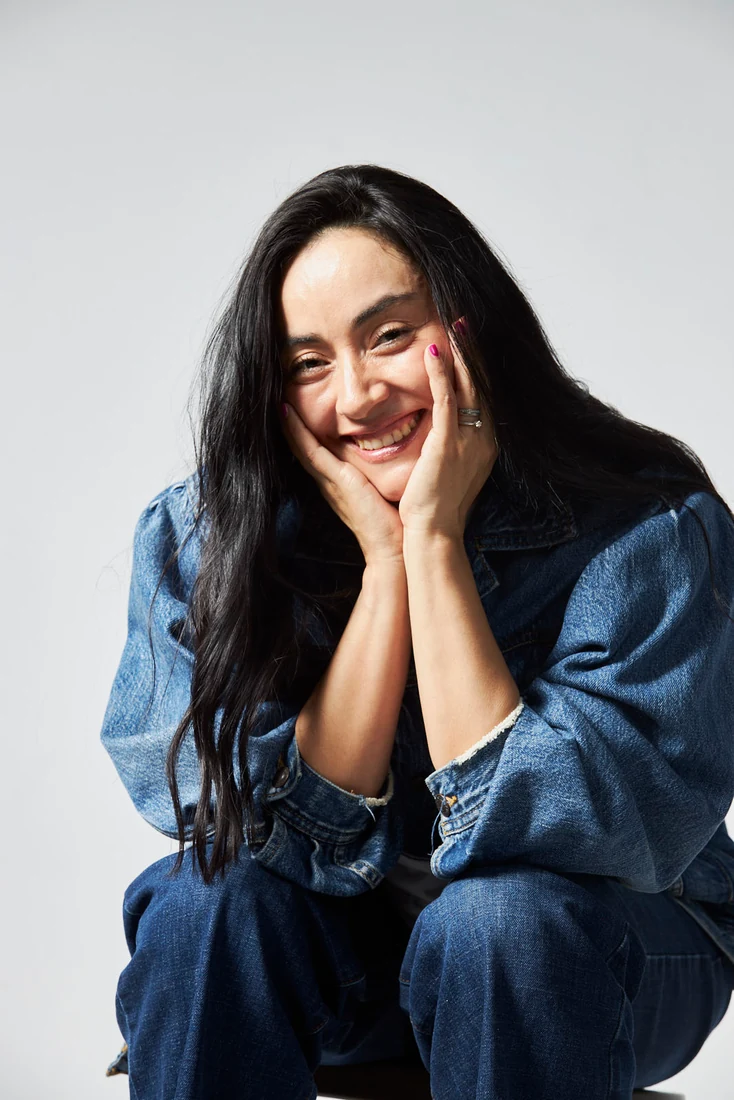 Lili in denim, in the studio — photograph 5990